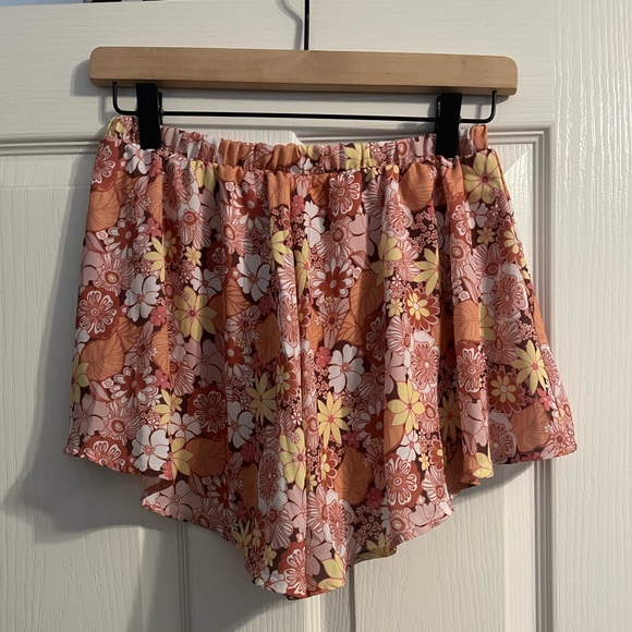 Altar’d State Retro Floral Shorts - Size S - Picture 2 of 3